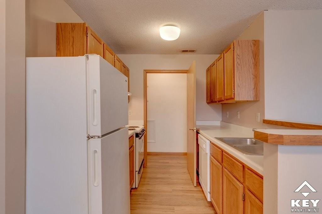 Maple Ridge Residences - Photo 3 of 17