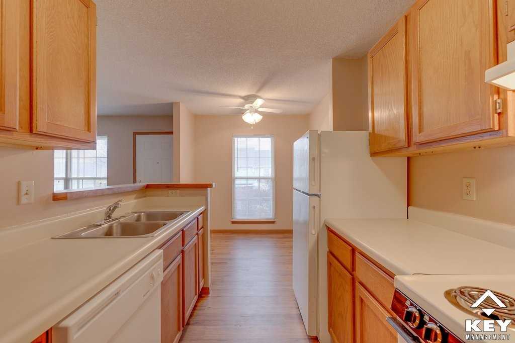 Maple Ridge Residences - Photo 5 of 17