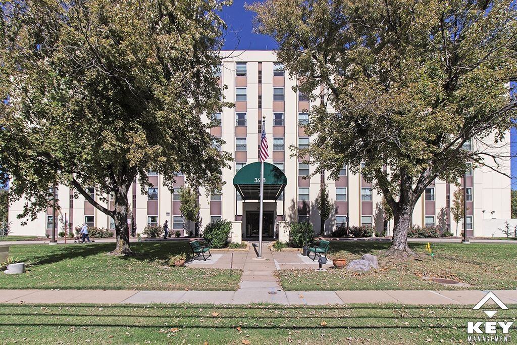 West Park Tower - Photo 5 of 28