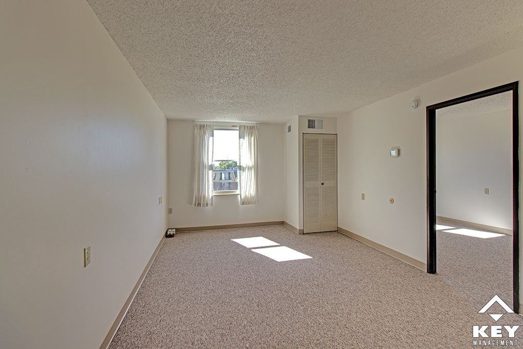 West Park Tower - Photo 6 of 28