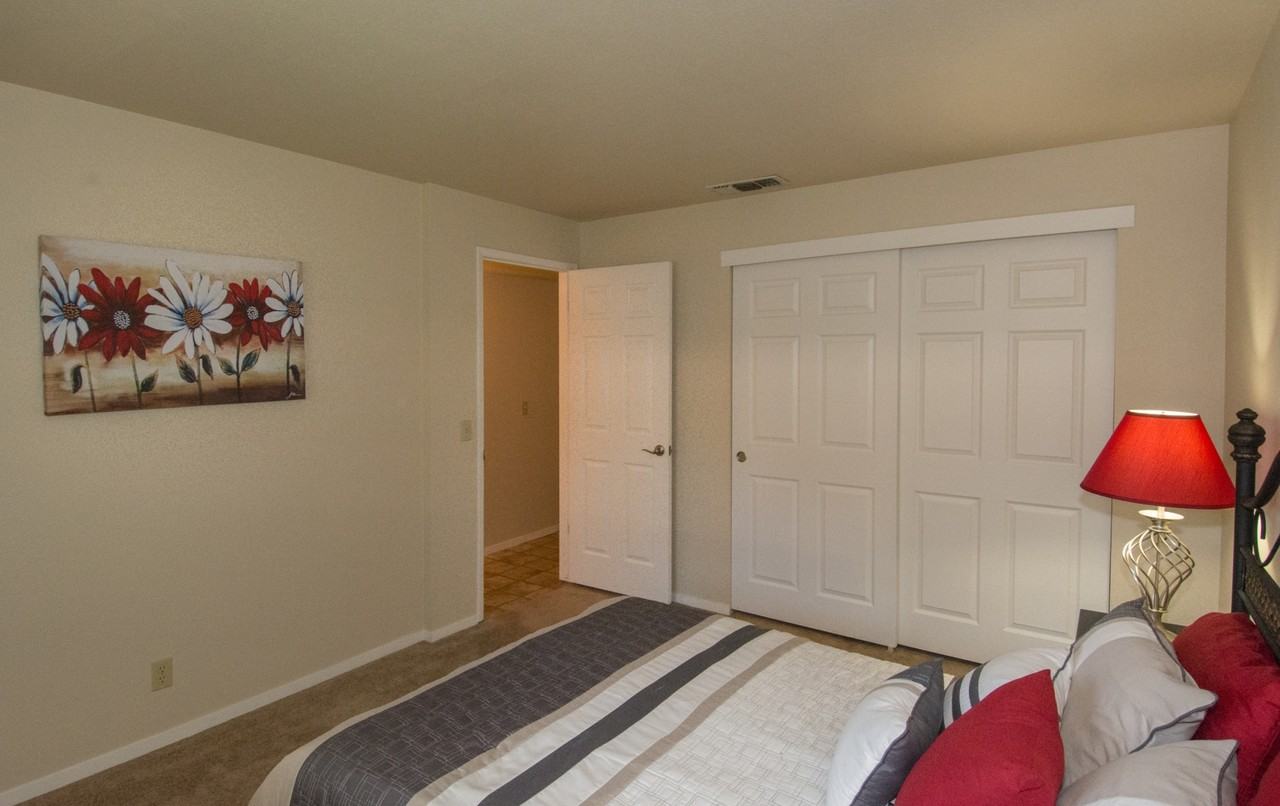 Ceres Plaza - Photo 7 of 17