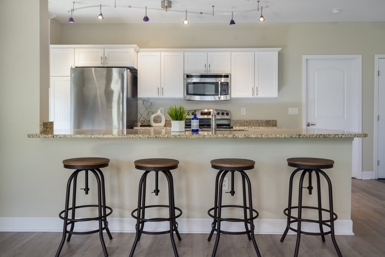 Icon on Bond - Photo 4 of 15