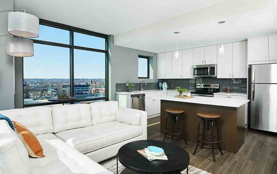 601 Bond - Photo 3 of 19