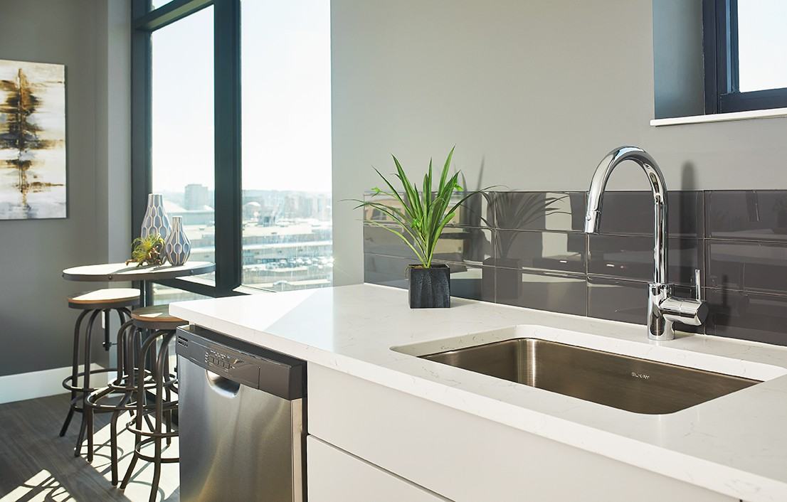 601 Bond - Photo 4 of 19