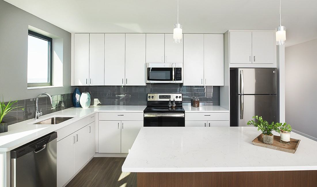 601 Bond - Photo 5 of 19