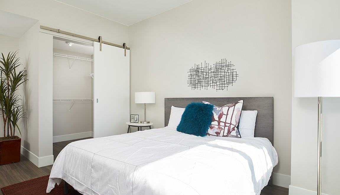 601 Bond - Photo 7 of 19