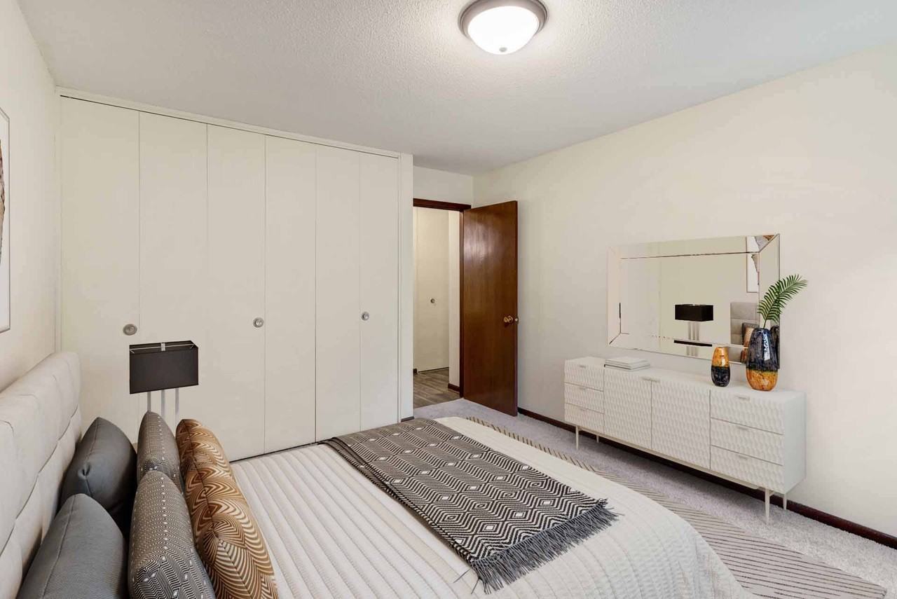 Eastside 1276 - Photo 4 of 50