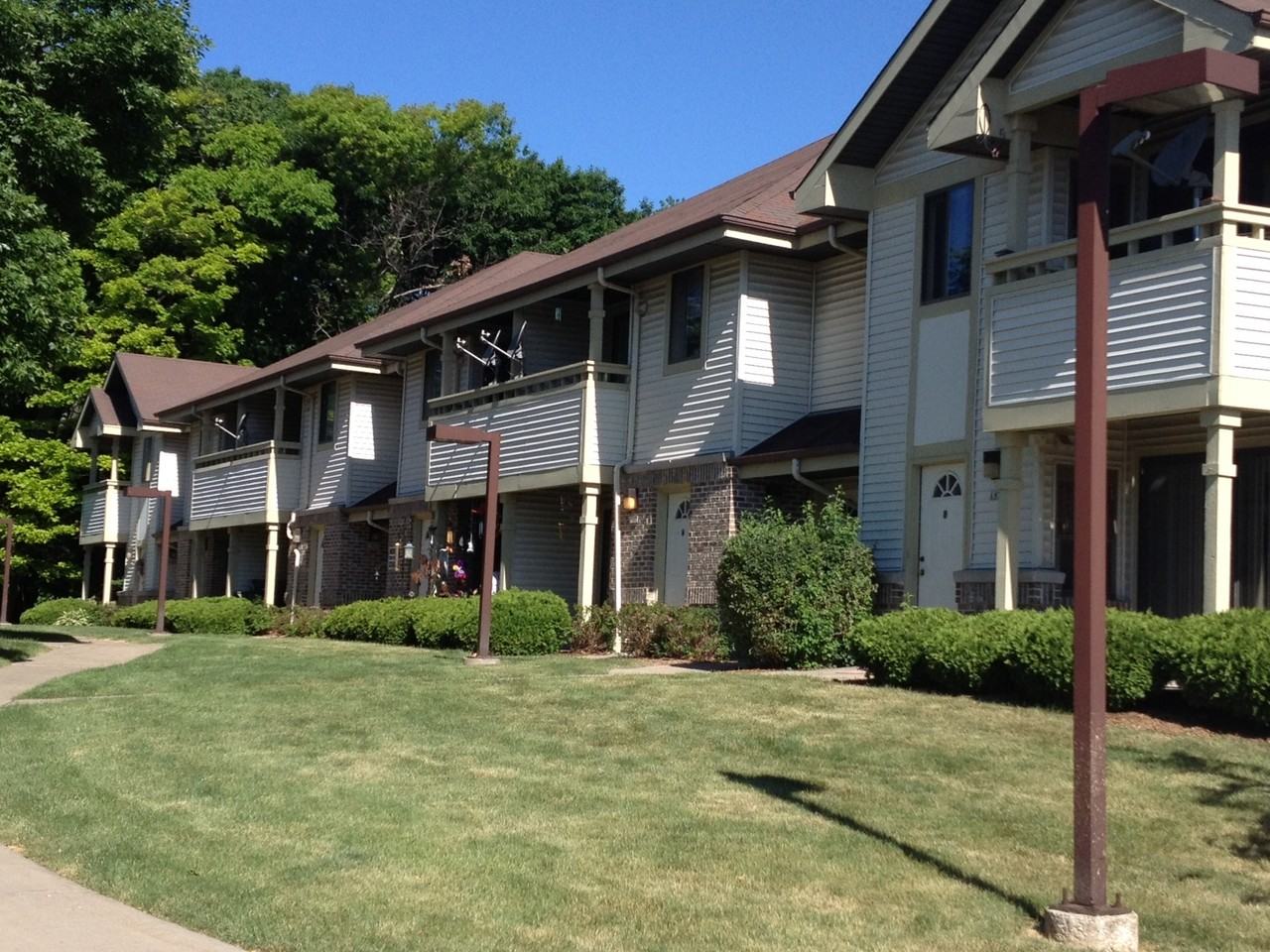 1909-95 S. 102Nd St - Windwood Clearing - Photo 2 of 41