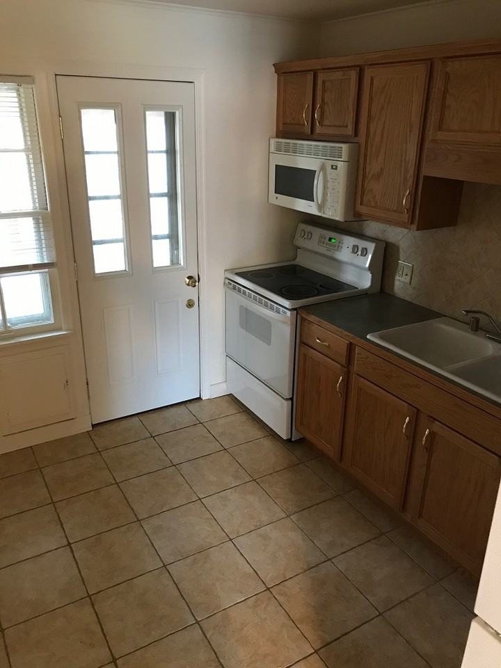 401 E. Henry Clay - Photo 2 of 8