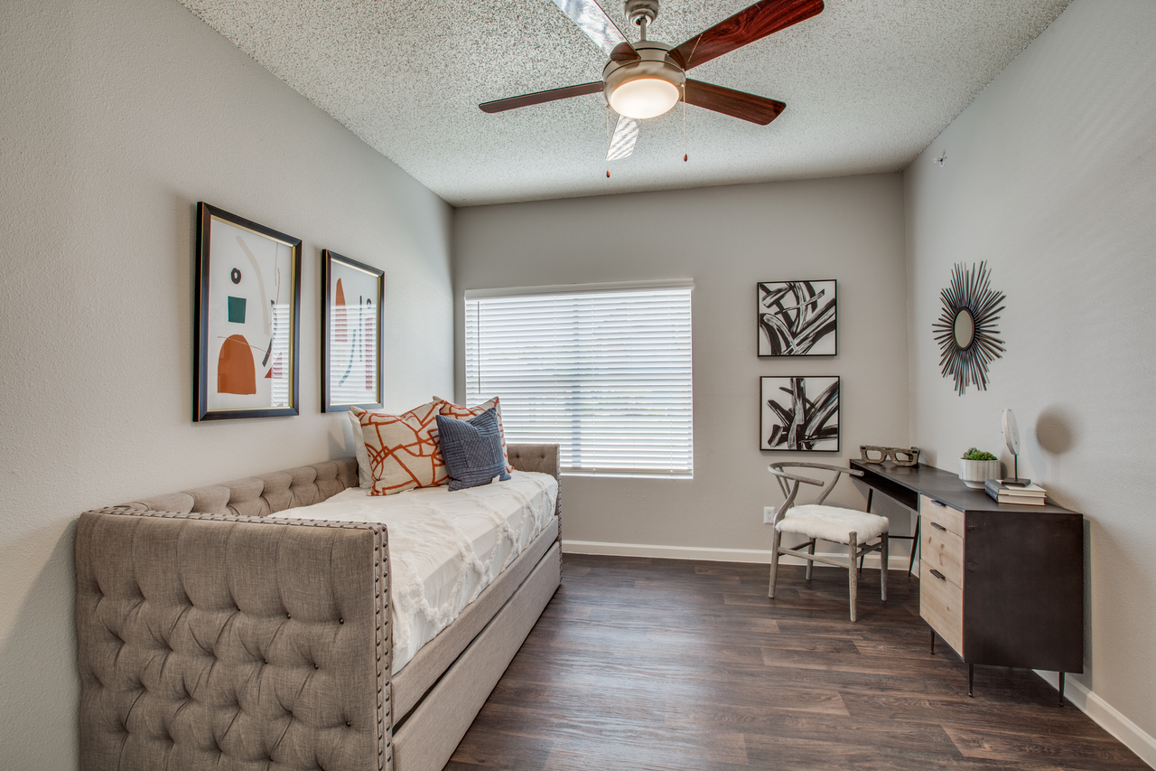 Felix Apartments - Photo 6 of 26