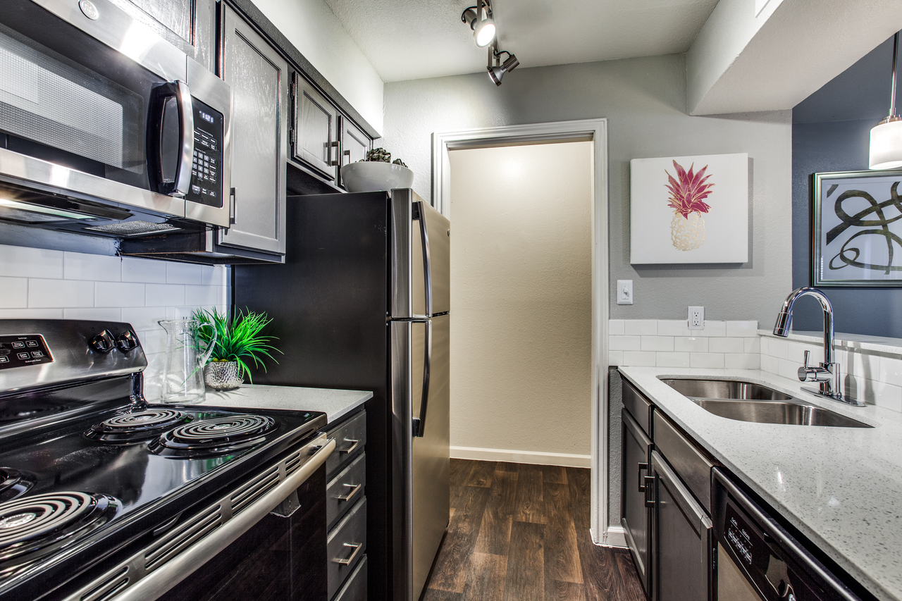 Maxwell Apartments - Photo 2 of 43