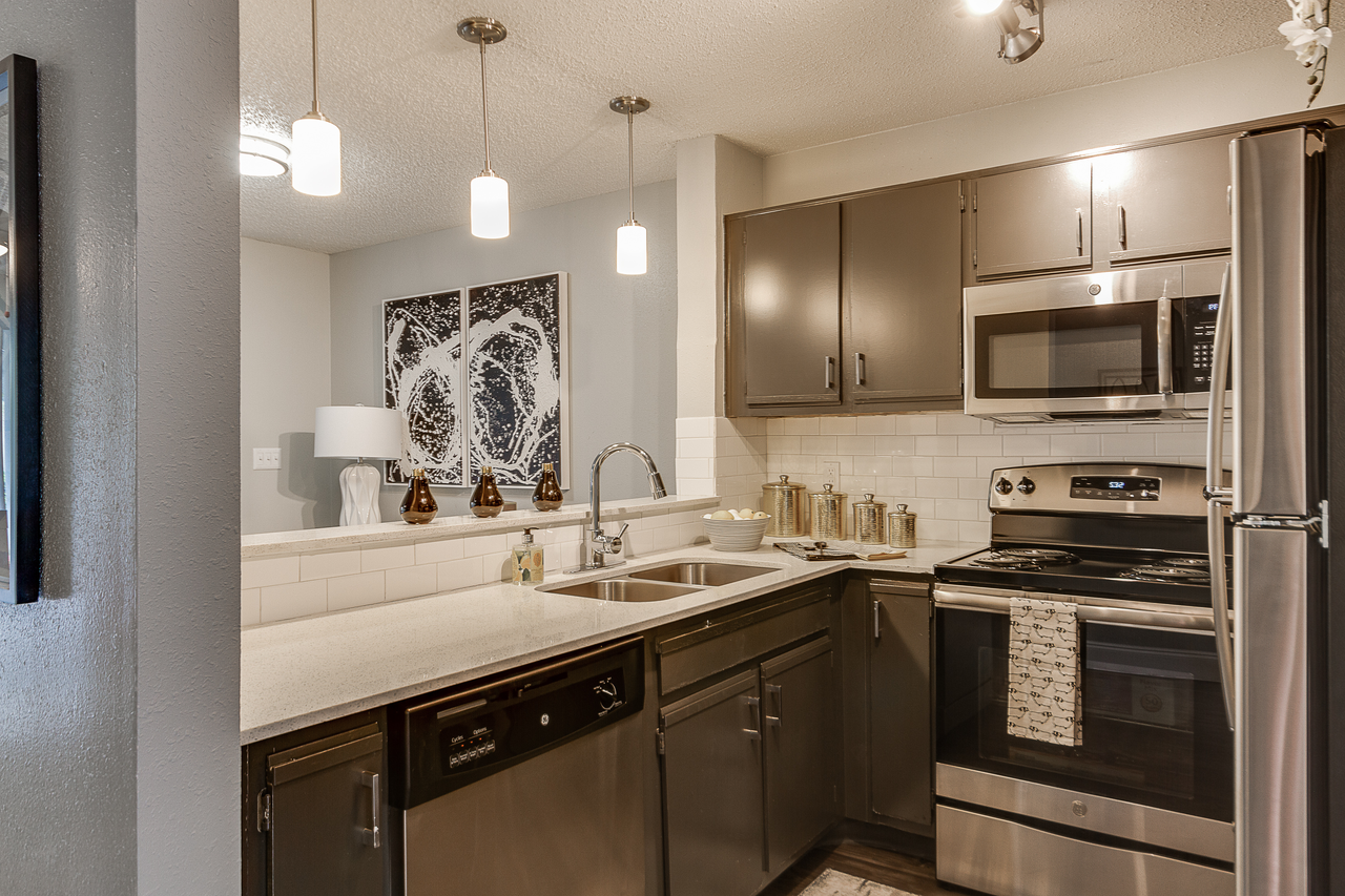 The Landing at East Mil Apartments - Photo 4 of 17