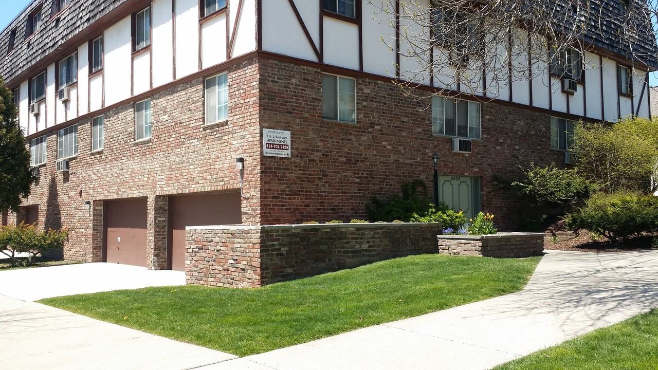 2505 N Frederick Ave. - Photo 2 of 4