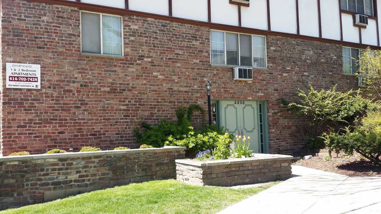 2505 N Frederick Ave. - Photo 3 of 4