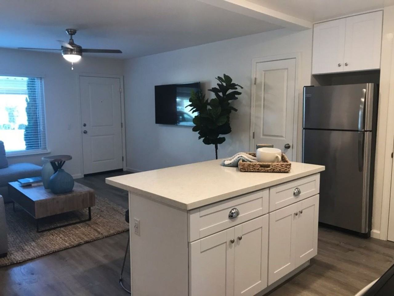 La Jolla Terrace - Photo 3 of 26