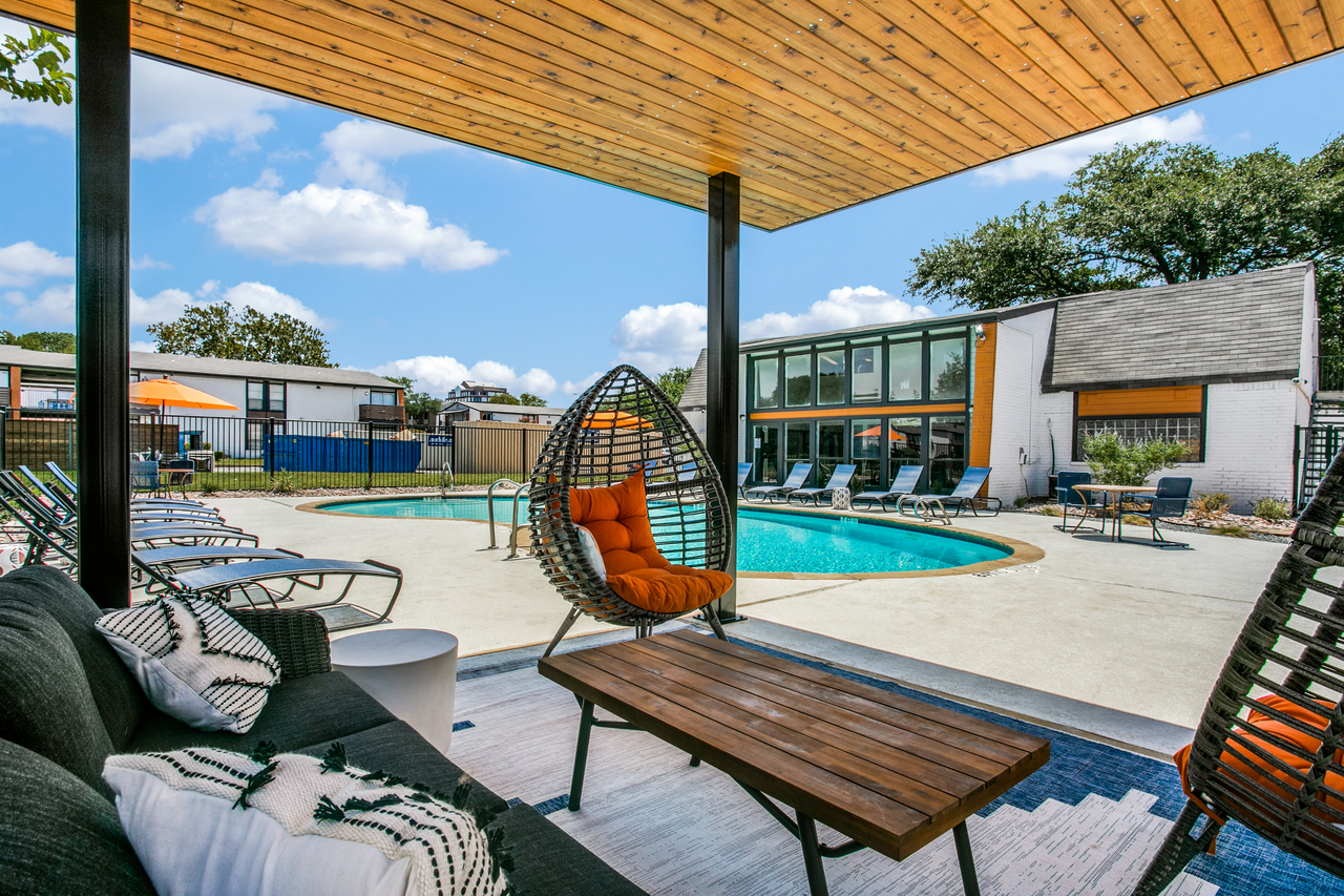 8500 Harwood - Photo 2 of 36