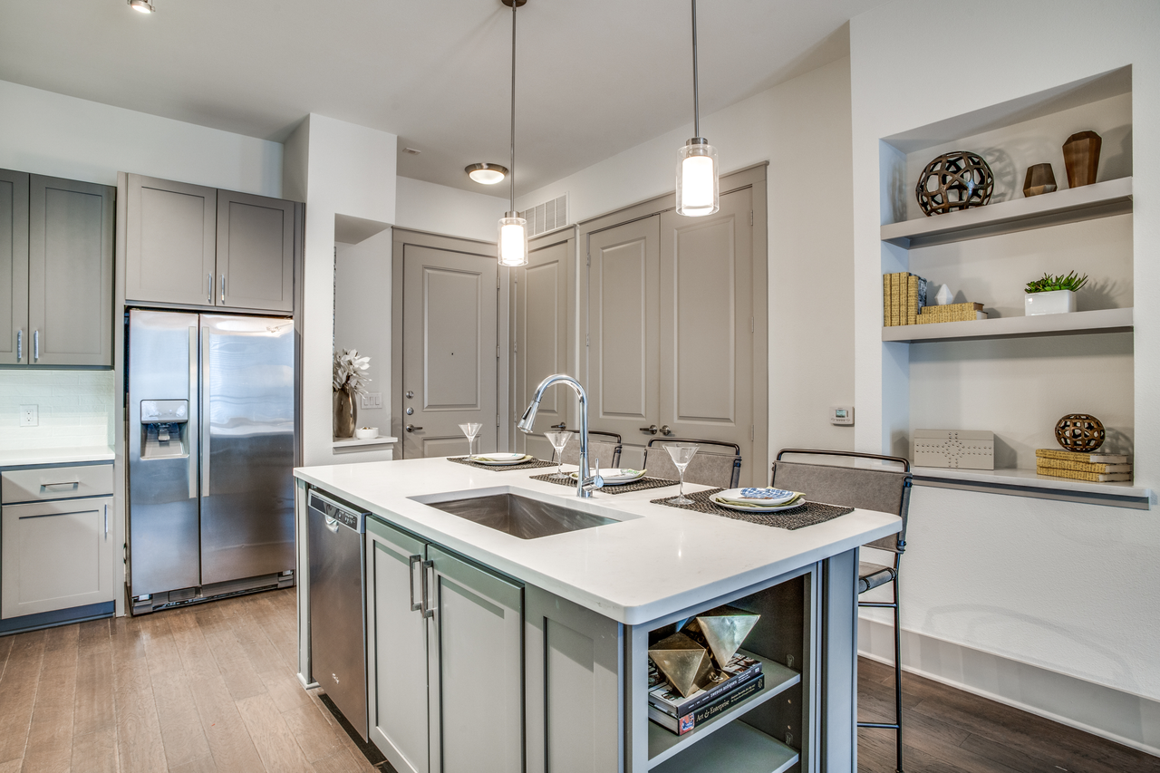 Ash at the Branch - Photo 2 of 36