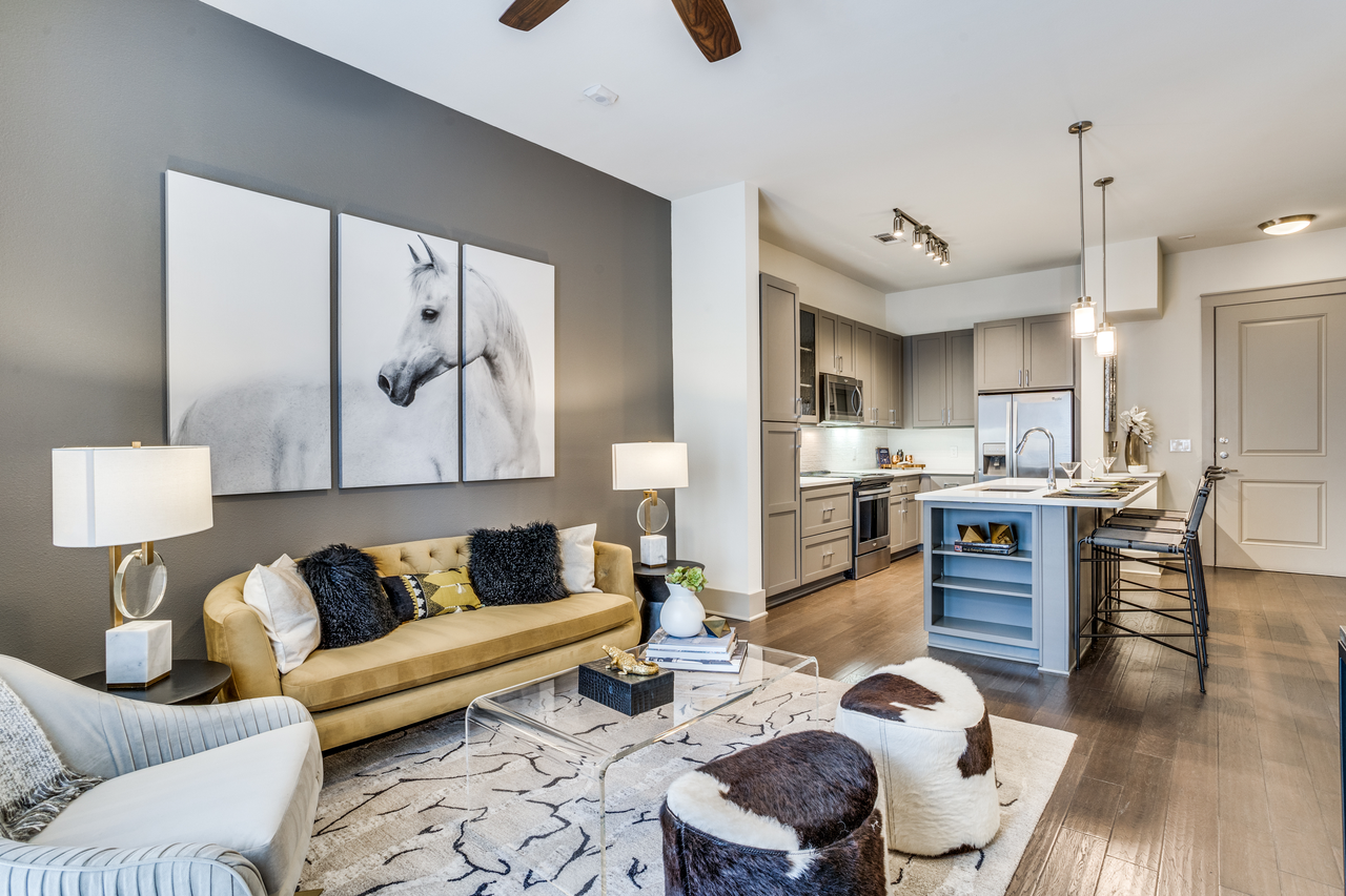 Ash at the Branch - Photo 4 of 36