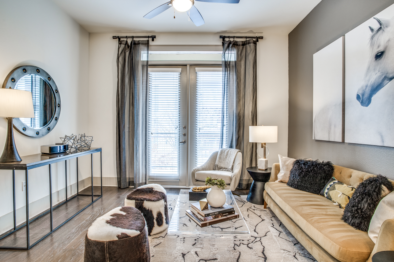 Ash at the Branch - Photo 6 of 36