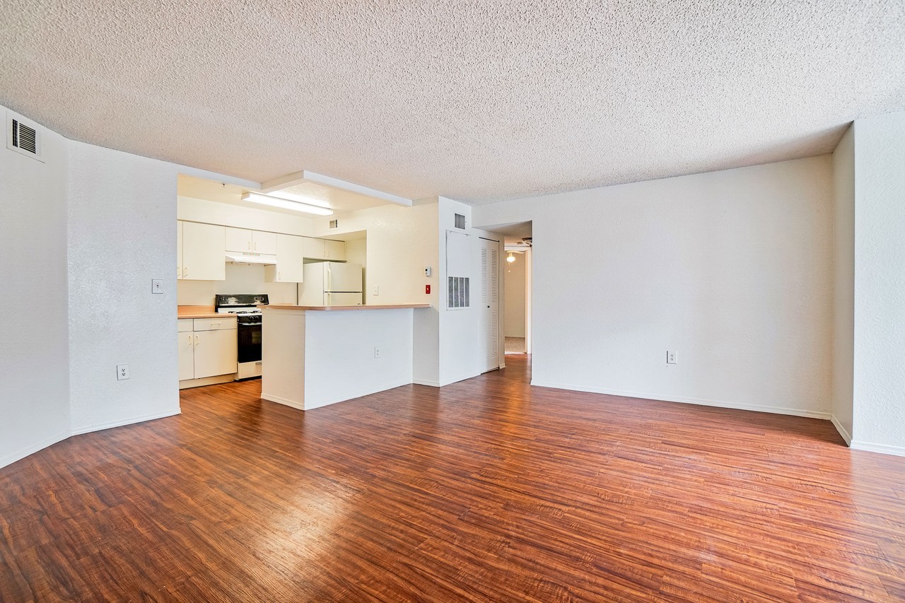 Raven Crossings Apartments - Photo 7 of 12