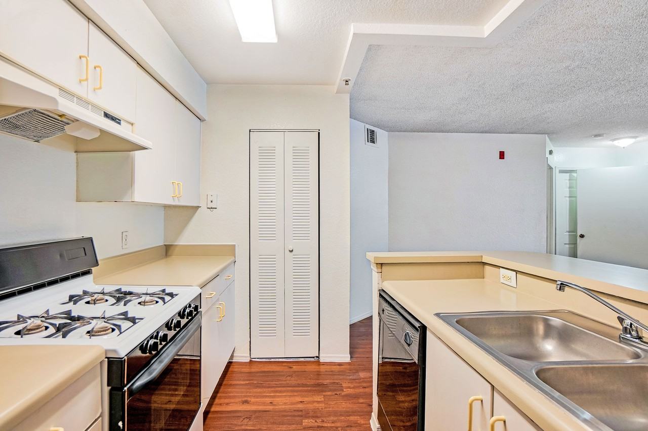 Raven Crossings Apartments - Photo 6 of 12