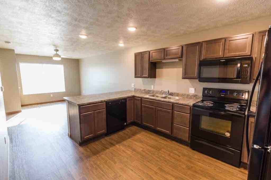 Majestic Ridge Apartments - Photo 4 of 33