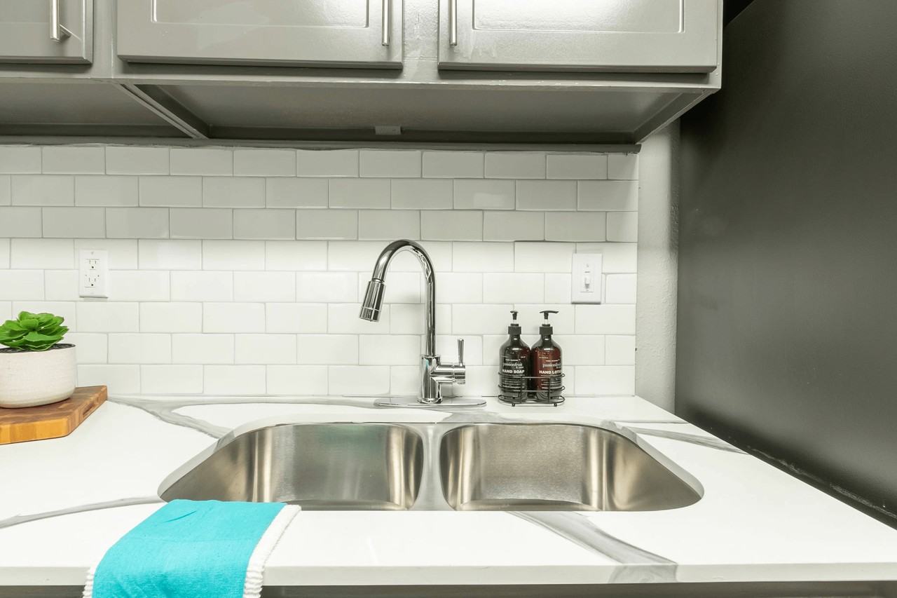 The Rowen - Photo 5 of 24