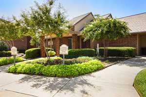 featured image of 501 E Pioneer Pkwy