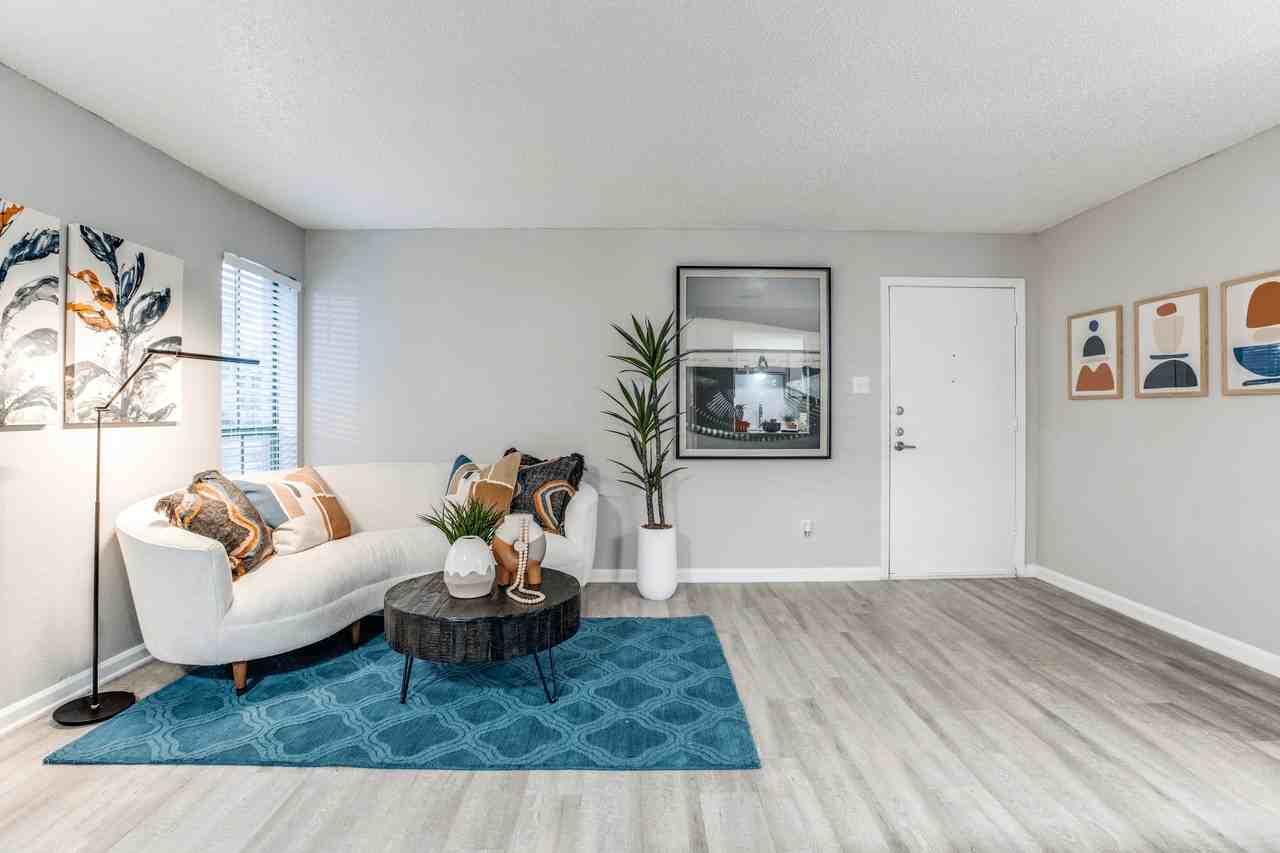 The Booker - Photo 5 of 45