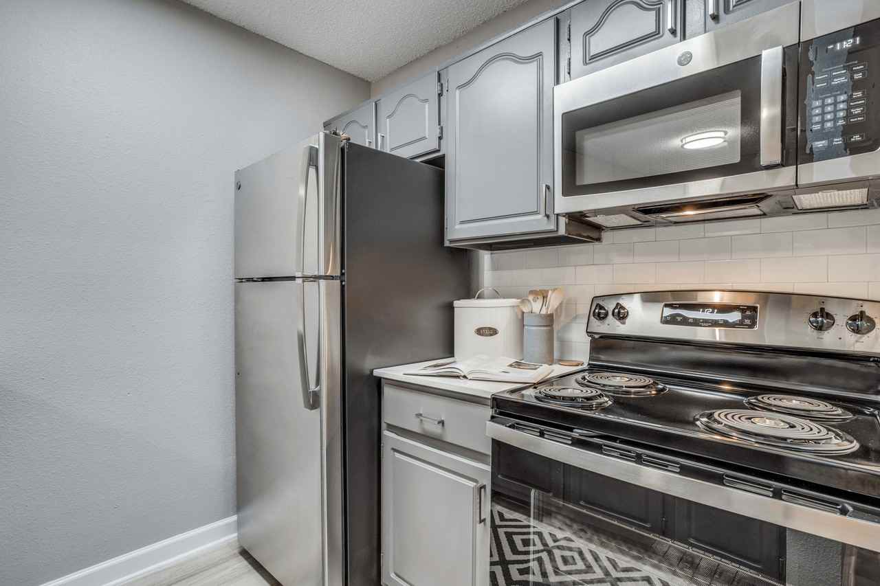 Evaline Apartments - Photo 5 of 39