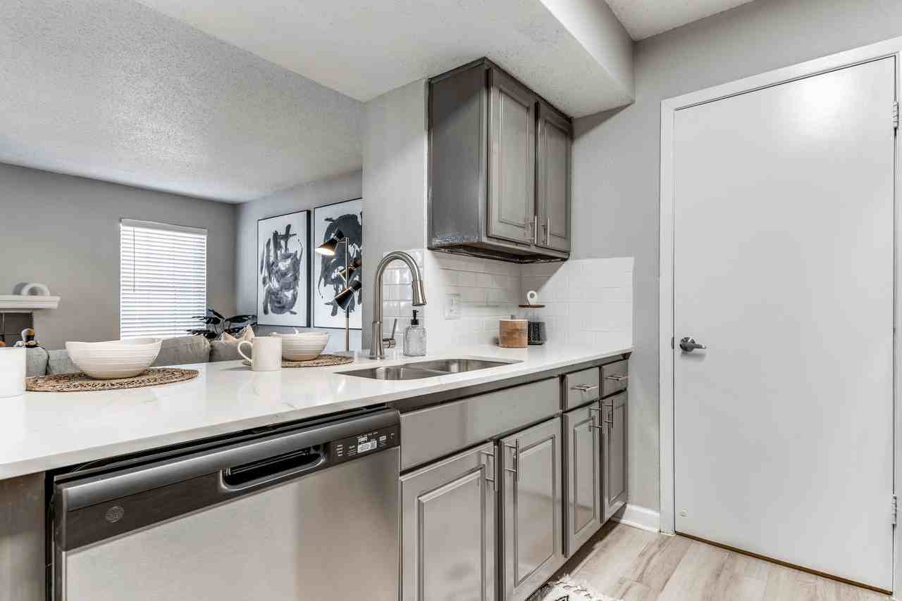 The Huxley - Photo 5 of 27