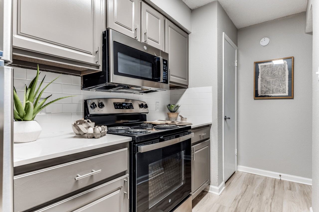 The Huxley - Photo 2 of 27