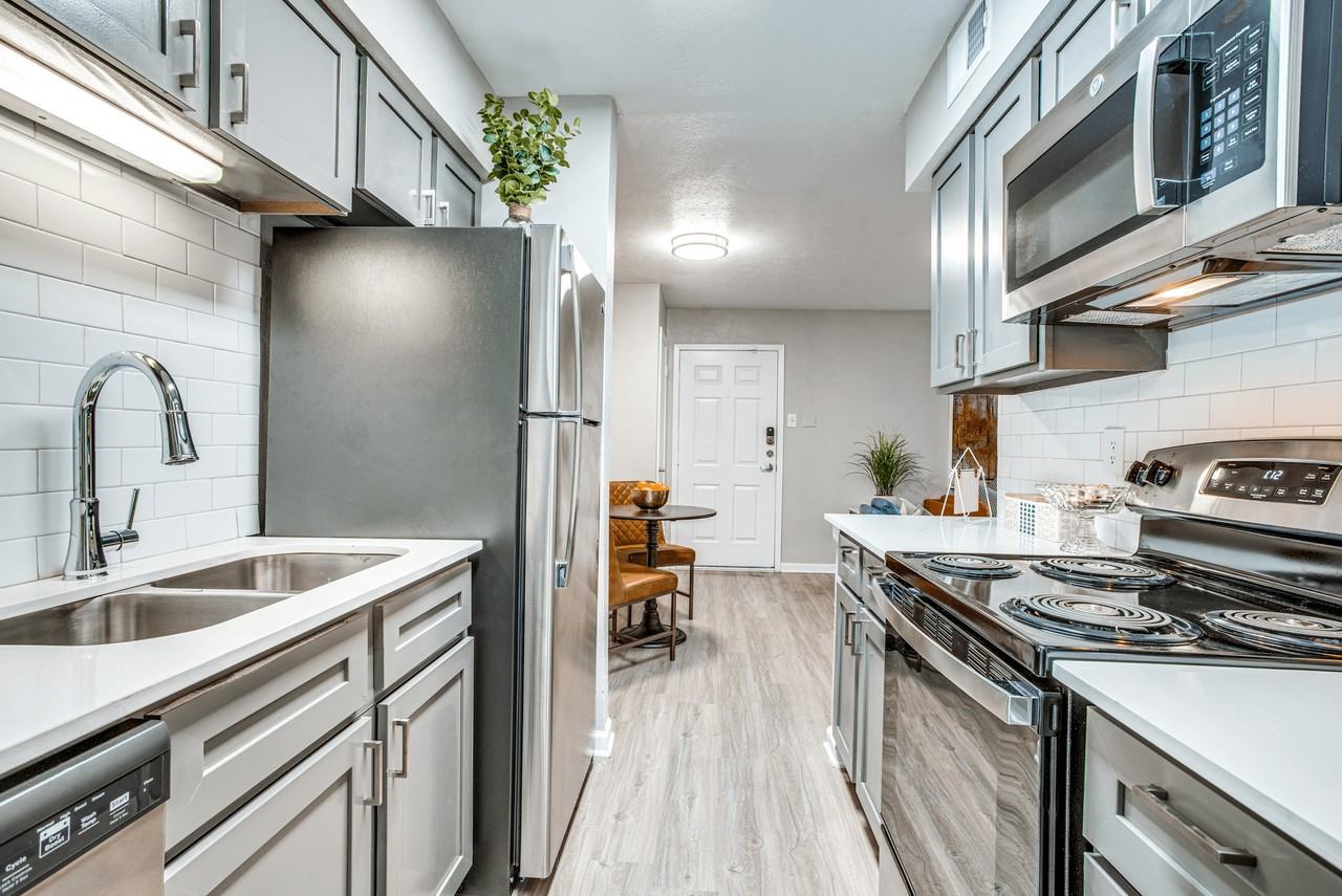 Richmond Apartments - Photo 2 of 36