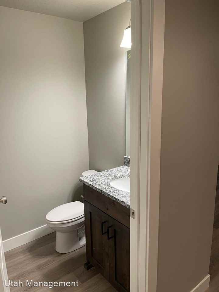 341 E 2050 N #11 - Photo 3 of 27