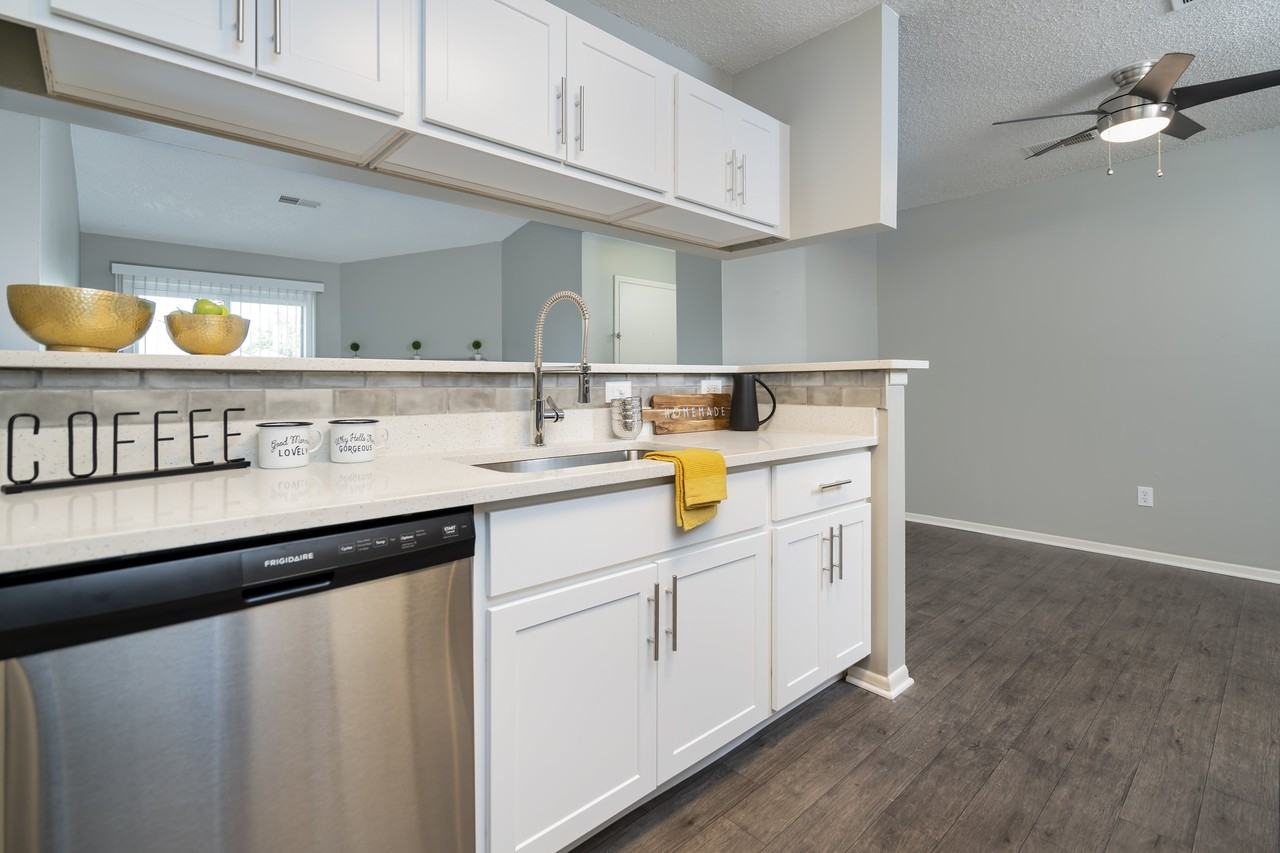 Sturbridge Square Apartments - Photo 5 of 23