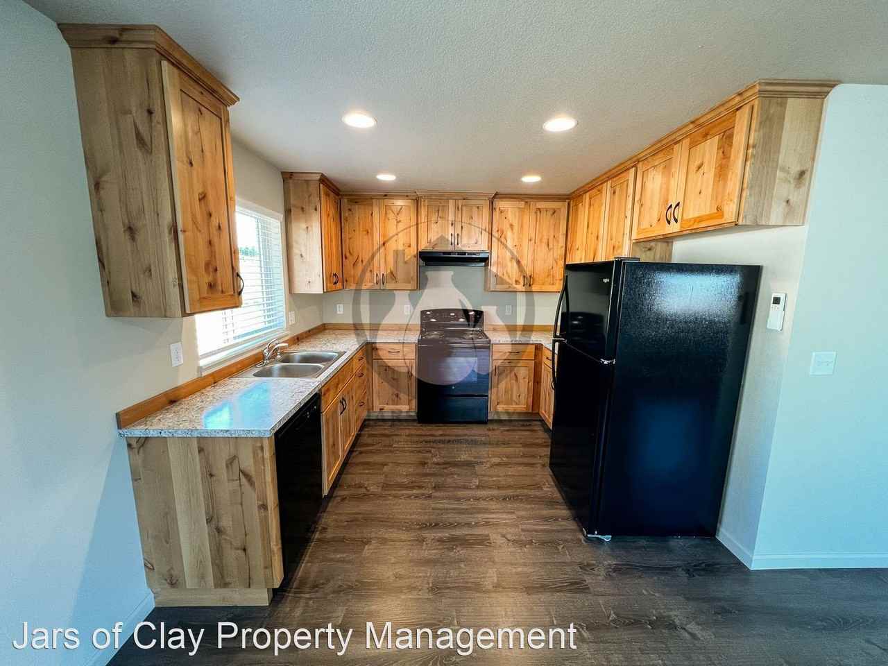 332- 342 NW Hope Ct - Photo 3 of 18