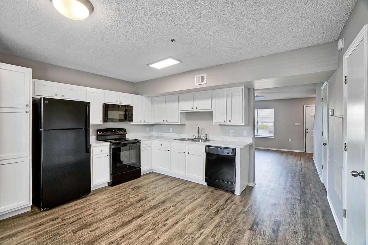 Hillwood Pointe Apartments - Photo 5 of 25