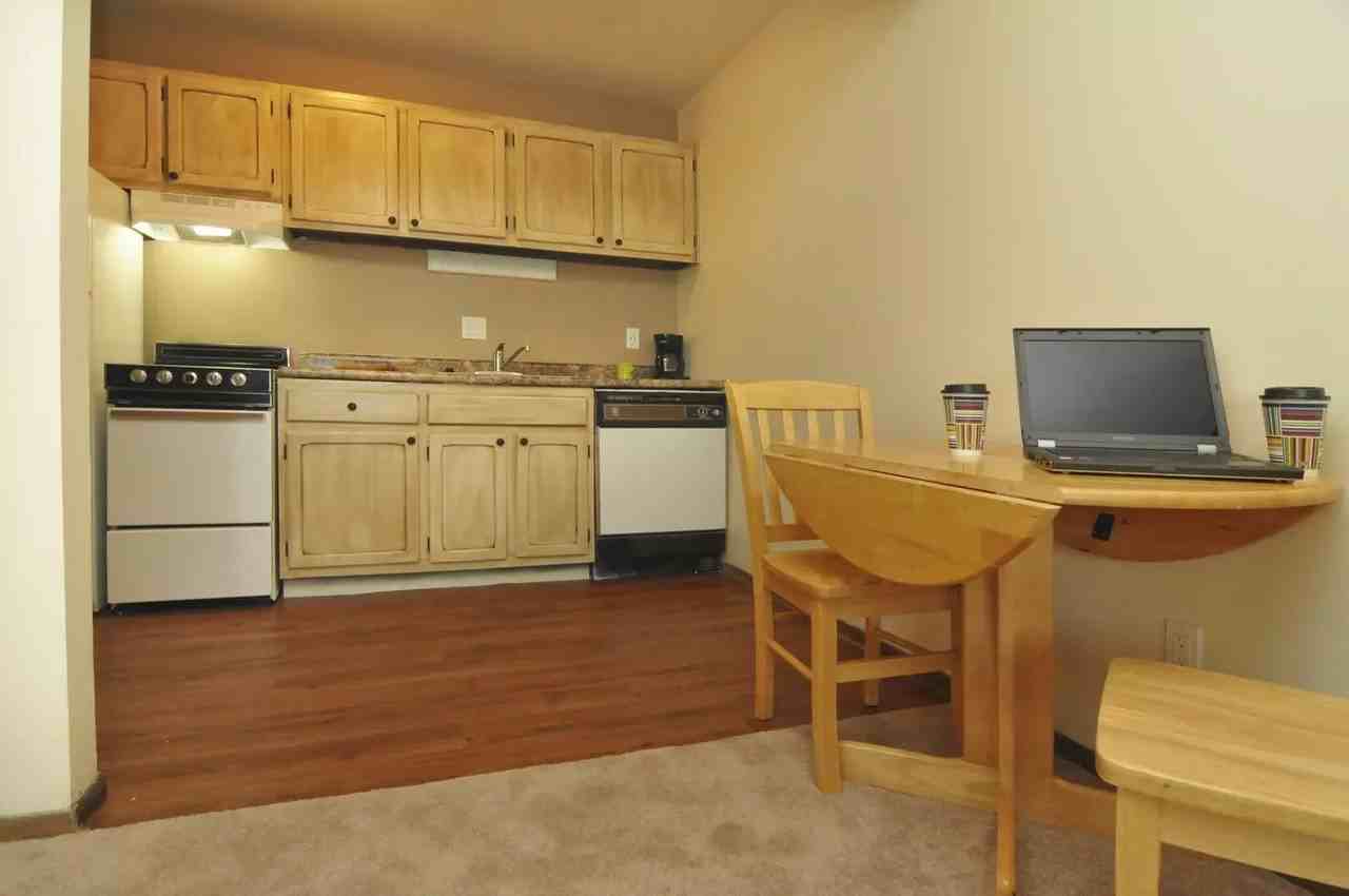 Allen House Apartments - Photo 4 of 28