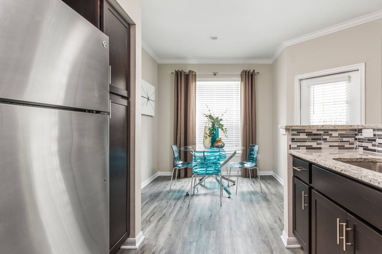 Oxmoor Apartments - Photo 6 of 29