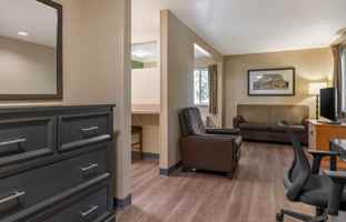 featured image of 1050 Hammond Drive Northeast