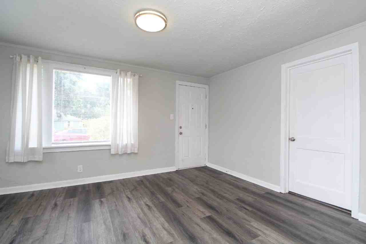 1016 W Maxwell St - Photo 2 of 16