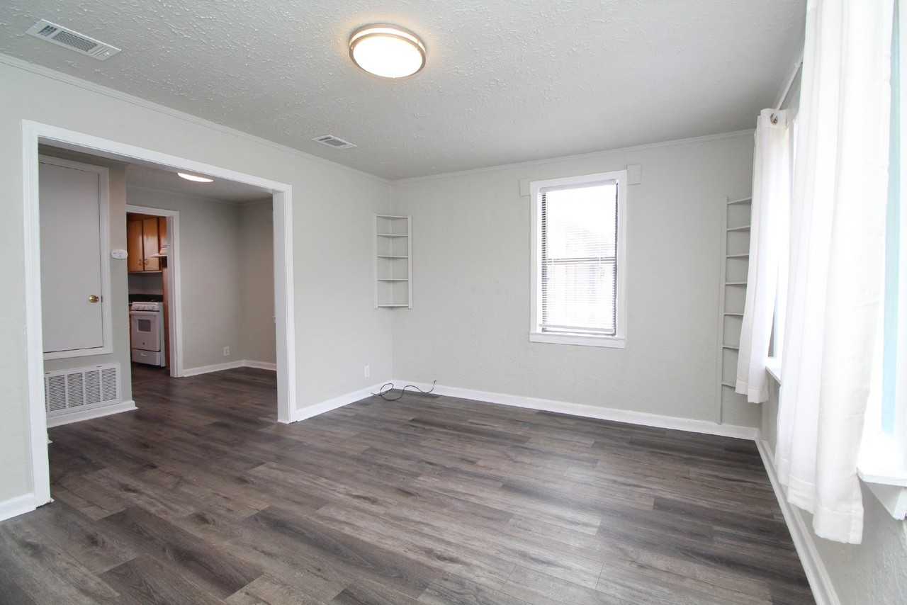 1016 W Maxwell St - Photo 3 of 16