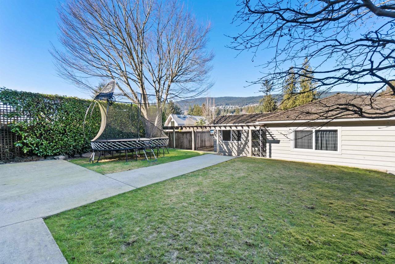 955 Jefferson Avenue - Photo 2 of 17