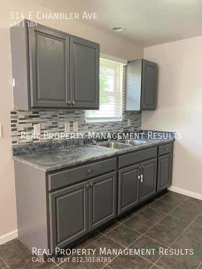 314 E Chandler Ave - Photo 3 of 18