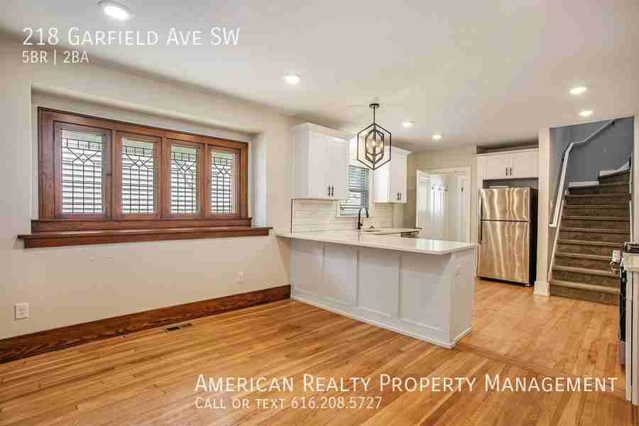 218 Garfield Ave Sw - Photo 2 of 22