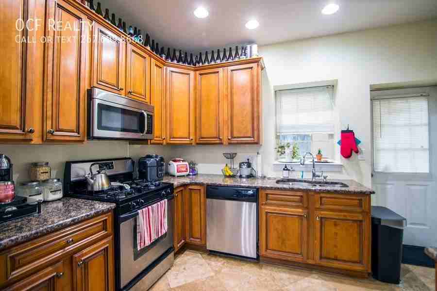 1328 Webster St - Photo 3 of 20