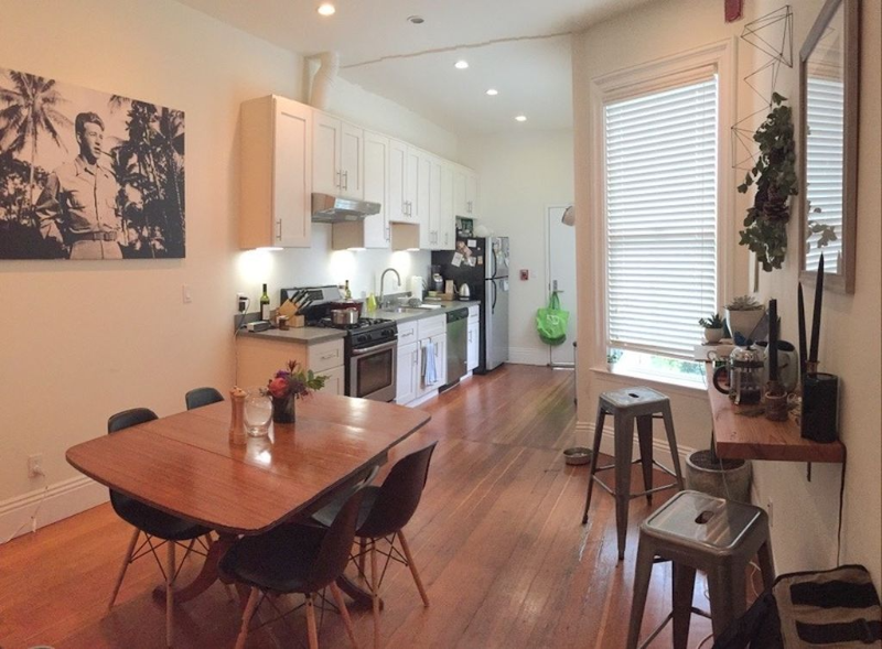 2029 Oak St #B - Photo 3 of 14