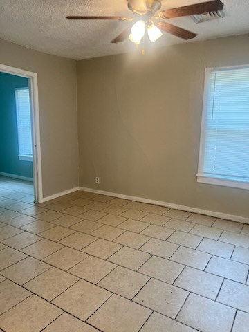 113 1/2 N Chicago St - Photo 3 of 8