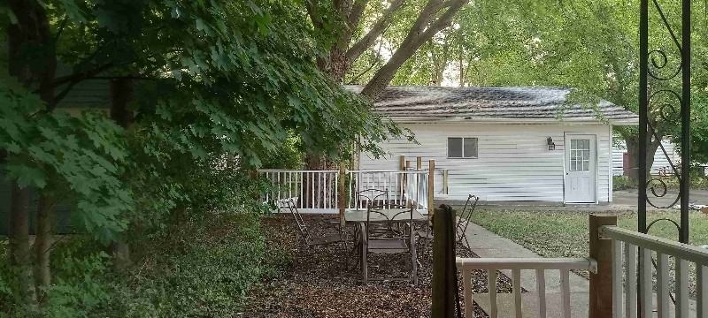 208 S Oak St - Photo 2 of 26