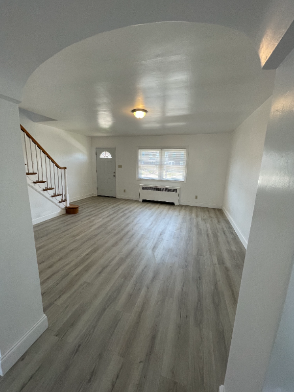 2913 Tyson Ave - Photo 2 of 9